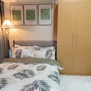 A2j Luxury 2br Bgc Uptown Near Uptown Mall , Manila Philippines
